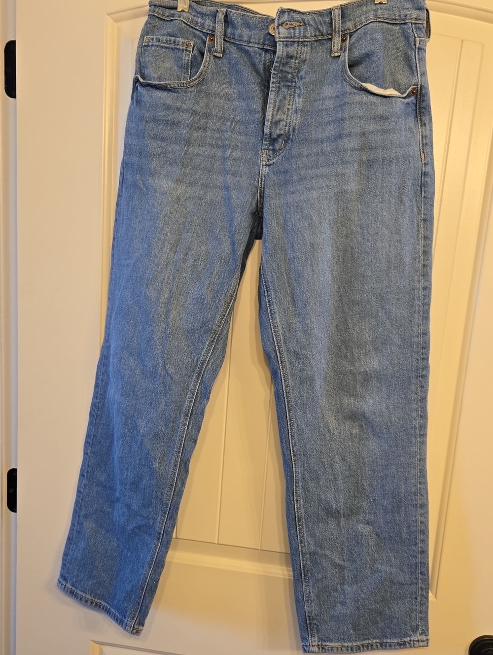 Classic Women's Light Blue Denim Jeans Old Navy Mid Rise, Slouchy Straight Leg